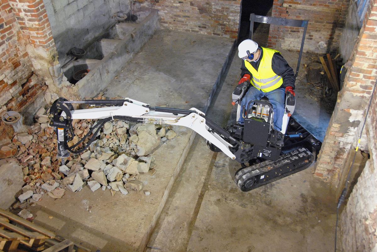 82747-418_breaker_demo_089_eq_fc_c_large_hd