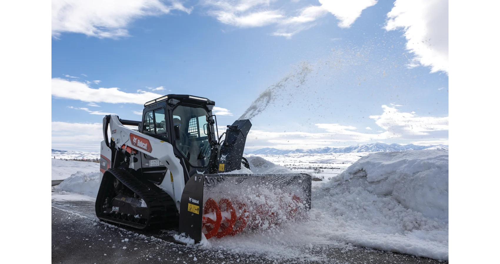 bobcat-t86-compact-track-loader-snowblower-attachment-1m7a5576-032723
