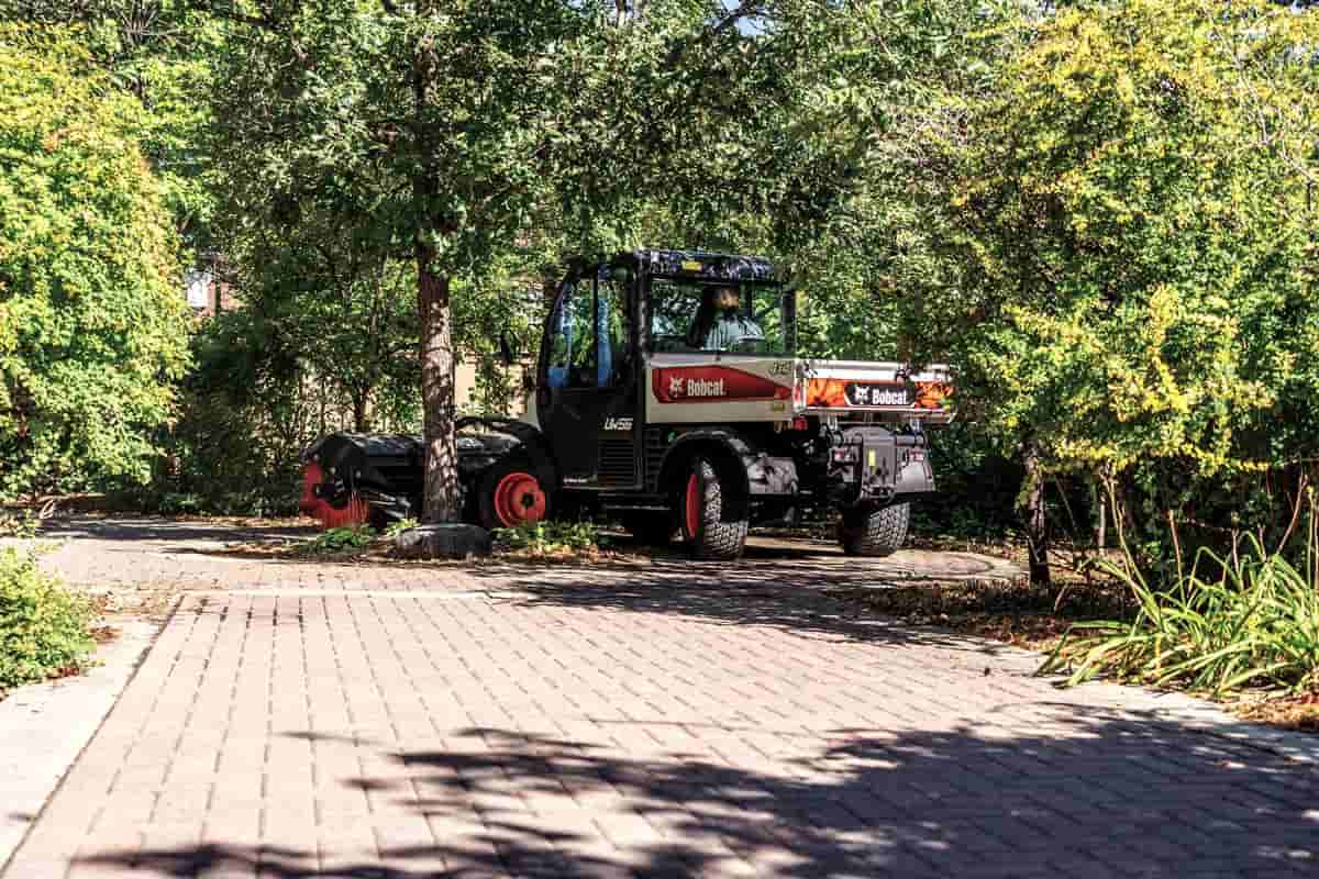 bobcat-uw56-angle-broom-dsc00433-21k4_c_large_hd